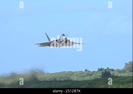 Le F-22 Raptor décolle de Tinian. Banque D'Images