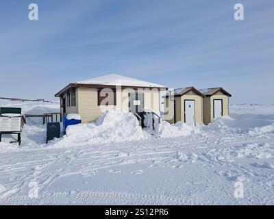 Bâtiment d'entretien à Cape Merry, à Churchill, Manitoba, Canada Banque D'Images