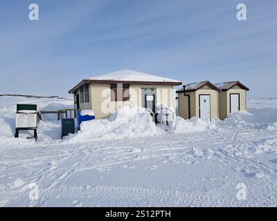 Bâtiment d'entretien à Cape Merry, à Churchill, Manitoba, Canada Banque D'Images