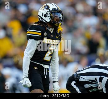 Nashville, Tennessee, États-Unis. 30 décembre 2024. Le receveur Marquis Johnson (2) du Missouri réagit dans la célébration après avoir fait une capture de 44 yards pendant la seconde moitié du match de football universitaire Music City Bowl le 30 décembre 2024 à Nashville, Tennessee. Le Missouri bat l'Iowa, 27-24. (Crédit image : © Scott Coleman/ZUMA Press Wire) USAGE ÉDITORIAL SEULEMENT! Non destiné à UN USAGE commercial ! Crédit : ZUMA Press, Inc/Alamy Live News Banque D'Images