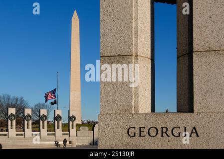 Washington, États-Unis. 30 décembre 2024. Des drapeaux flottent en Berne à Washington pour honorer le décès du président Jimmy carter. James Earl carter était le 39e président des États-Unis. Il est décédé le dimanche 29 décembre 2024 à l'âge de 100 ans à son domicile de Plains, en Géorgie. (Photo de Jen Golbeck/SOPA images/SIPA USA) crédit : SIPA USA/Alamy Live News Banque D'Images