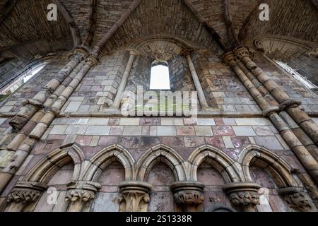 Les ruines de l'abbaye de Holyrood à côté du palais de Holyrood à Édimbourg, au Royaume-Uni. Banque D'Images