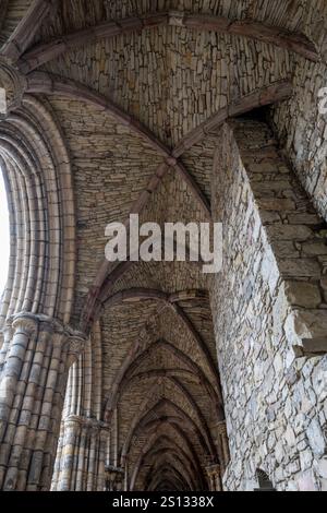 Les ruines de l'abbaye de Holyrood à côté du palais de Holyrood à Édimbourg, au Royaume-Uni. Banque D'Images