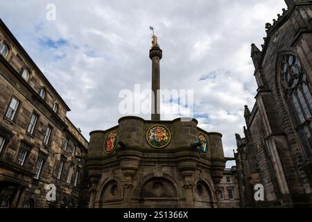 Mercat Cross situé sur Parliament Square dans la vieille ville d'Édimbourg, Écosse, Royaume-Uni Banque D'Images