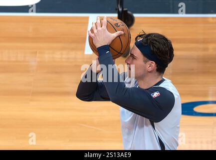 Washington, États-Unis. 30 décembre 2024. WASHINGTON, DC - DÉCEMBRE 30 : Corey Kispert (24 ans), attaquant des Wizards de Washington, se réchauffe avant un match NBA entre les Wizards de Washington et les Knicks de New York, le 30 décembre 2024 au Capital One Arena, à Washington, DC. (Tony Quinn/Sipa USA) crédit : Sipa USA/Alamy Live News Banque D'Images