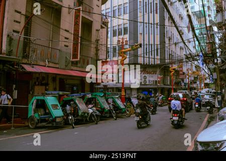 Binondo, Manille, Philippines. 17 novembre 2022. Rue colorée à Manille Chinatown. Banque D'Images