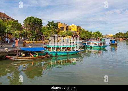Bateaux de tourisme sur la rivière Thu bon à Hoi an, Hoian, Centre Vietnam, Asie en juin Banque D'Images