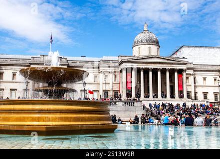 The Fountains and National Gallery, Trafalgar Square, Londres, Angleterre, U. K Banque D'Images