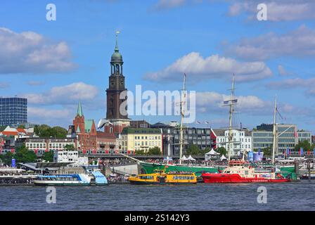 Ville hanséatique de Hambourg, vue sur l'Elbe à Michel et Baumwall, windjammer rickmer Rickmers, Allemagne, Hambourg Banque D'Images