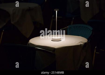 Venise, Italie. 27 décembre 2024. Un restaurant de table pour deux. Banque D'Images