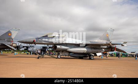 Armée de l'air roumaine - Lockheed Martin F-16 Fighting Falcon, exposé statique au Royal International Air Tattoo 2024. Banque D'Images