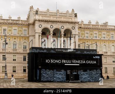 Trieste, Italie - 09 octobre 2024 : stand Expo de la 56ème régate Barcolana à Trieste, avec le slogan 'je suis Frioul-Vénétie Julienne', situé dans Banque D'Images