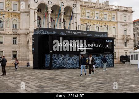 Trieste, Italie - 09 octobre 2024 : stand Expo de la 56ème régate Barcolana à Trieste, avec le slogan 'je suis Frioul-Vénétie Julienne', situé dans Banque D'Images