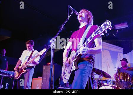 Le groupe de rock alternatif AMÉRICAIN Mudhoney en concert à l'Institute, Birmingham, le 10 juin 2013. Leader et chanteur Mark Arm Banque D'Images