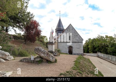 GIVERNY, FRANCE - 31 AOÛT 2019 : C'est l'église Saint Radegund et le cimetière du village. Banque D'Images