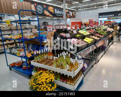 Toronto, on, Canada - 29 novembre 2024 : vue au rayon des produits du supermarché Walmart. Banque D'Images