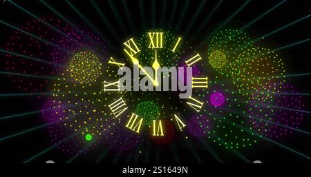 Image de l'horloge montrant minuit et feux d'artifice explosant sur fond noir Banque D'Images