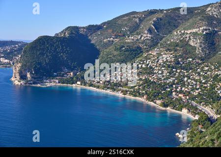 Ville pittoresque d'Eze-bord-de-mer sur les rives de la Côte d'Azur. Alpes-Maritimes, Provence-Alpes-Côte d’Azur, France. Banque D'Images
