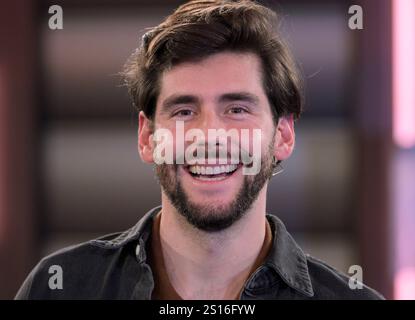 Talkshow Koelner Treff Ausstrahlung AM 06.12.2024 : Alvaro SOLER , Saenger , 05.12.2024 Alvaro SOLER , Singer , 05.12.2024 *** Talkshow Koelner Treff diffusé le 06 12 2024 Alvaro SOLER , Saenger , 05 12 2024 Alvaro SOLER , Singer , 05 12 2024 Banque D'Images