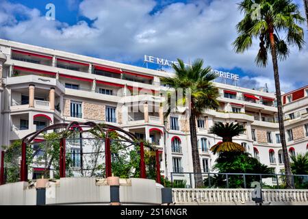 Cannes, France - 7 septembre 2024 : Focus sur le palais la barrière Majestique, sur le célèbre boulevard la Croisette. Banque D'Images