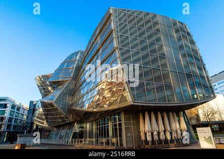 Le bâtiment de bureaux Novartis Pharma a été conçu par Frank O. Gehry, Novartis Campus à Bâle, en Suisse. Banque D'Images