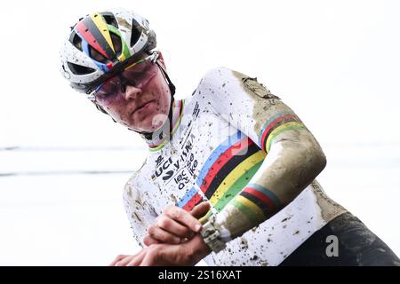 Baal, Belgique. 1er janvier 2025. Néerlandais FEM Van Empel photographié après la course d'élite féminine de l'épreuve cycliste de cyclocross 'GP Sven Nys' le mercredi 01 janvier 2025 à Baal, étape 5/8 de la compétition X2O Badkamers 'Trofee Veldrijden'. BELGA PHOTO DAVID PINTENS crédit : Belga News Agency/Alamy Live News Banque D'Images