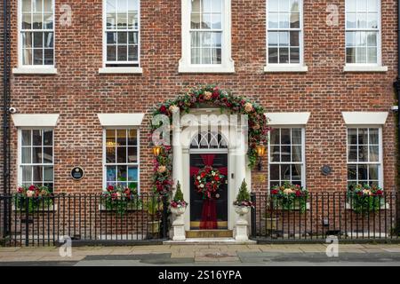 No 35 Rodney Street, une rue de maisons d'architecture géorgienne dans la ville Merseyside de Liverpool décorée pour la période festive de noël Banque D'Images