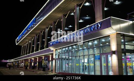 Bichkek, Kirghizistan 2 octobre 2024 : extérieur de l'aéroport international de Manas, le seul aéroport international de Bichkek Banque D'Images
