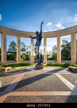 L'esprit de la jeunesse américaine se levant des vagues, cimetière américain, Colleville, Normandie, France Banque D'Images
