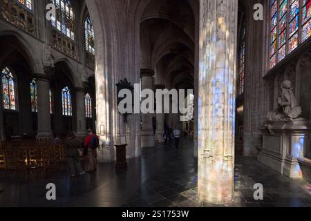 Nef principale de Brabantine Église gothique notre-Dame du Sablon / onze-Lieve-Vrouw ter Zavelkerk (église notre-Dame du Sablon) construite du XV au XVI siècle Banque D'Images