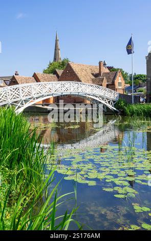 Godmanchester Cambridgeshire Pont chinois sur la grande rivière Ouse à Queens marcher vers Godmanchester Recreation Ground Godmanchester Angleterre Royaume-Uni Banque D'Images