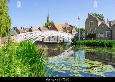Godmanchester Cambridgeshire Pont chinois sur la grande rivière Ouse à Queens marcher vers Godmanchester Recreation Ground Godmanchester Angleterre Royaume-Uni Banque D'Images