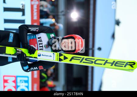 Garmisch Partenkirchen, Allemagne. 1er janvier 2025. Karl Geiger (SC Oberstdorf) beim Neujahrsskispringen 73. Vierschanzentournee Garmisch-Partenkirchen crédit : dpa/Alamy Live News Banque D'Images