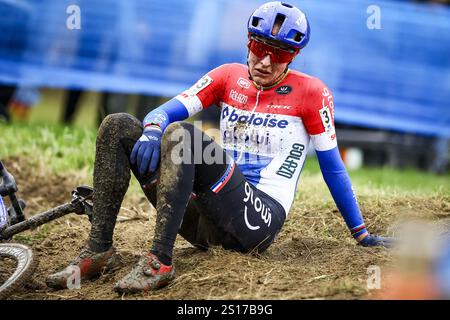 Baal, Belgique. 1er janvier 2025. La marque néerlandaise Lucinda photographiée après la course d'élite féminine de l'événement cycliste de cyclocross 'GP Sven Nys' le mercredi 01 janvier 2025 à Baal, étape 5/8 de la compétition X2O Badkamers 'Trofee Veldrijden'. BELGA PHOTO DAVID PINTENS crédit : Belga News Agency/Alamy Live News Banque D'Images