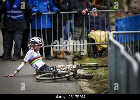 Baal, Belgique. 1er janvier 2025. Néerlandais FEM Van Empel photographié après la course d'élite féminine de l'épreuve cycliste de cyclocross 'GP Sven Nys' le mercredi 01 janvier 2025 à Baal, étape 5/8 de la compétition X2O Badkamers 'Trofee Veldrijden'. BELGA PHOTO DAVID PINTENS crédit : Belga News Agency/Alamy Live News Banque D'Images