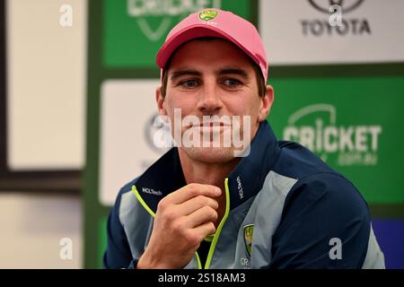 Le capitaine australien Pat Cummins prend la parole lors d’une conférence de presse au Sydney Cricket Ground à Sydney le 2 janvier 2025, avant le cinquième match test match de cricket entre l’Australie et l’Inde au Sydney Cricket Ground à Sydney le 2 janvier 2025. IMAGE RÉSERVÉE À UN USAGE ÉDITORIAL - STRICTEMENT INTERDIT À DES FINS COMMERCIALES Banque D'Images