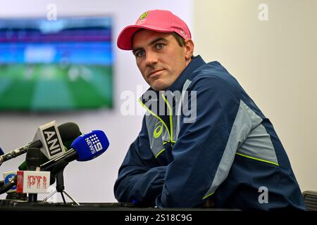 Le capitaine australien Pat Cummins prend la parole lors d’une conférence de presse au Sydney Cricket Ground à Sydney le 2 janvier 2025, avant le cinquième match test match de cricket entre l’Australie et l’Inde au Sydney Cricket Ground à Sydney le 2 janvier 2025. IMAGE RÉSERVÉE À UN USAGE ÉDITORIAL - STRICTEMENT INTERDIT À DES FINS COMMERCIALES Banque D'Images