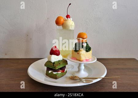 Sandwich au yuzu et au kumquat, au cheesecake au kumquat et au matcha, au scone matcha à la fraise et à l'azuki à Yokohama, au Japon Banque D'Images