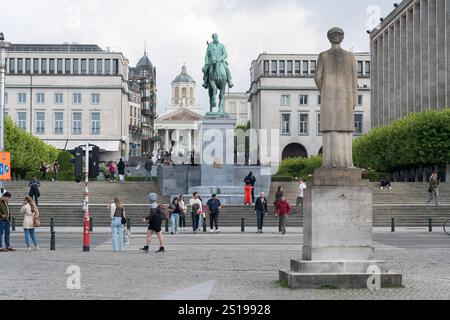 Statue d'Élisabeth de Bavière, reine des Belges, et statue équestre d'Albert I / Ruiterstandbeeld van Albert I (statue équestre d'Albert I), Banque D'Images