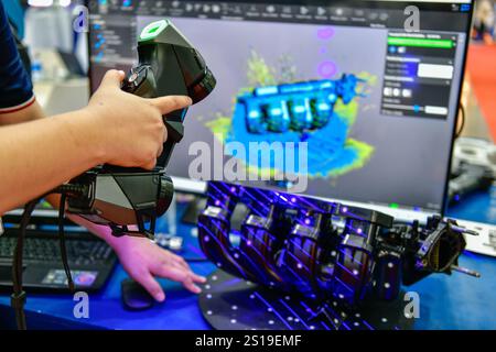 Le scanner portable 3D en forme de voiture numérise pour mesurer la taille et la texture pour la production future de développement de produits dans l'industrie automobile Banque D'Images