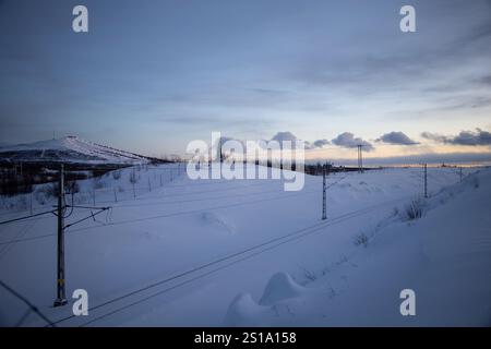 Pays des merveilles hivernales en Laponie suédoise. Paysage hivernal de Kiruna, région de Luossuvaara. Kiruna, Laponie suédoise. Banque D'Images
