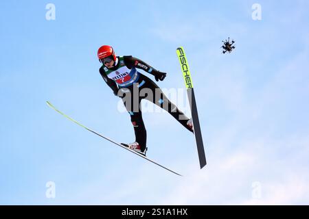 Garmisch Partenkirchen, Allemagne. 1er janvier 2025. Karl Geiger (SC Oberstdorf) beim Neujahrsskispringen 73. Vierschanzentournee Garmisch-Partenkirchen crédit : dpa/Alamy Live News Banque D'Images