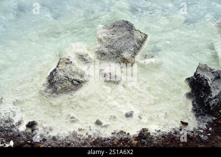 Kroflustod, eau riche en silice. Station géothermique. Myvatn, Islande. Banque D'Images