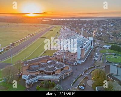 vue aérienne de l'aube sur l'hippodrome de kempton park à sunbury on thames dans le surrey Banque D'Images