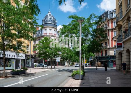 France, territoire de Belfort, Belfort, quartier Haussmannien, le dôme ardoise du bâtiment Marlin dit Gillet-Lafond à l'angle du boulevard Carnot et de la rue Dreyfus Schmidt Banque D'Images