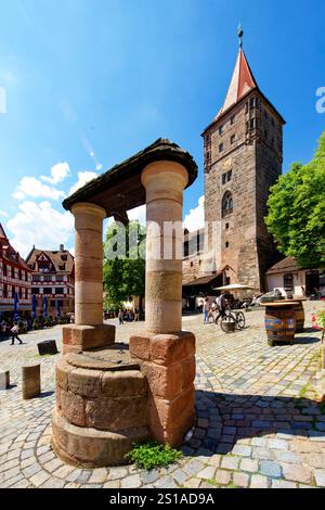 Allemagne, Bavière, Franconie, Nuremberg, vieille ville, place Platz am Tiergärtnertor, porte de la ville Tiergärtnertor Banque D'Images