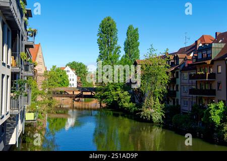 Allemagne, Bavière, Franconie, Nuremberg, vieille ville, le long de la rivière Pegnitz, passerelle en bois Henkersteg (pont du pendu) Banque D'Images