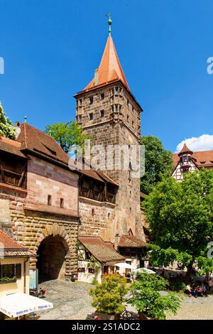 Allemagne, Bavière, Franconie, Nuremberg, vieille ville, place Platz am Tiergärtnertor, porte de la ville Tiergärtnertor Banque D'Images