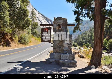 États-Unis, Californie, parc national Yosemite, panneau d'entrée Banque D'Images