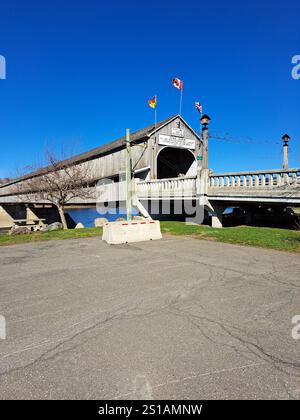 Entrée est dans le pont couvert en bois à Hartland, Nouveau-Brunswick, Canada Banque D'Images